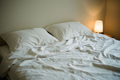 睡眠问题的第一层解法通常在行为层面，而不是在货架上。