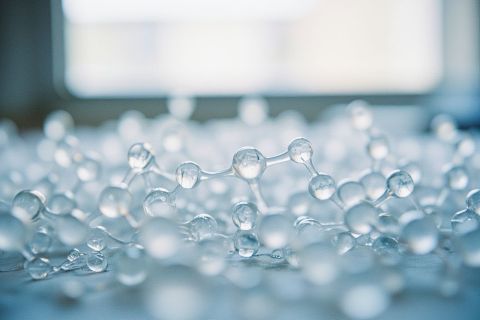 维生素 K2:和钙、维生素 D 一起吃,到底有没有必要 K1 与 K2 的差别,在分子结构上是侧链长度,在体内是分布和半衰期。