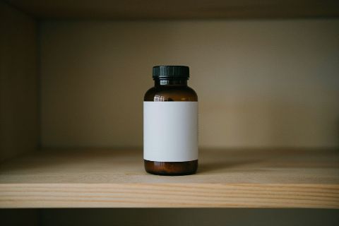 维生素 K2:和钙、维生素 D 一起吃,到底有没有必要 「钙去了哪里」是理解 K2 争议的核心问题。