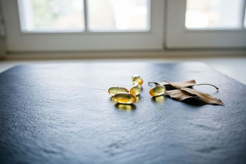锌:被低估的矿物质,但补错了会出事 锌存在于少数几类食物里——这决定了素食者更容易摄入不足。